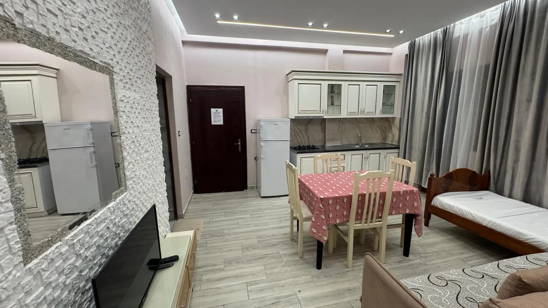 Hotel Dragoi Velipojë